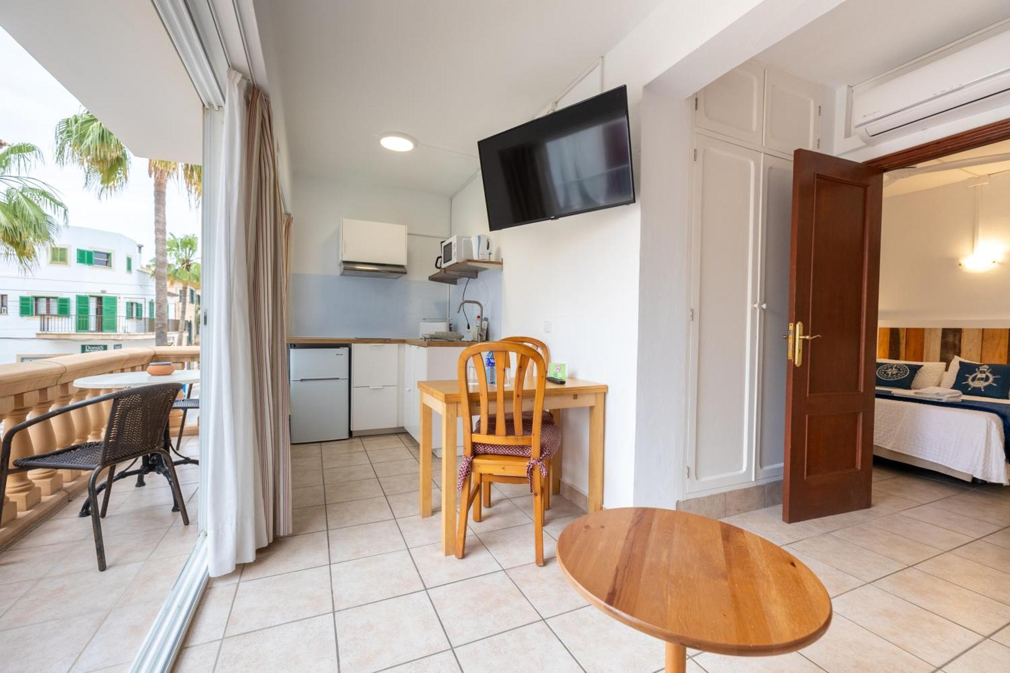Hostal Doris - Adults Only Colonia de Sant Jordi Rom bilde