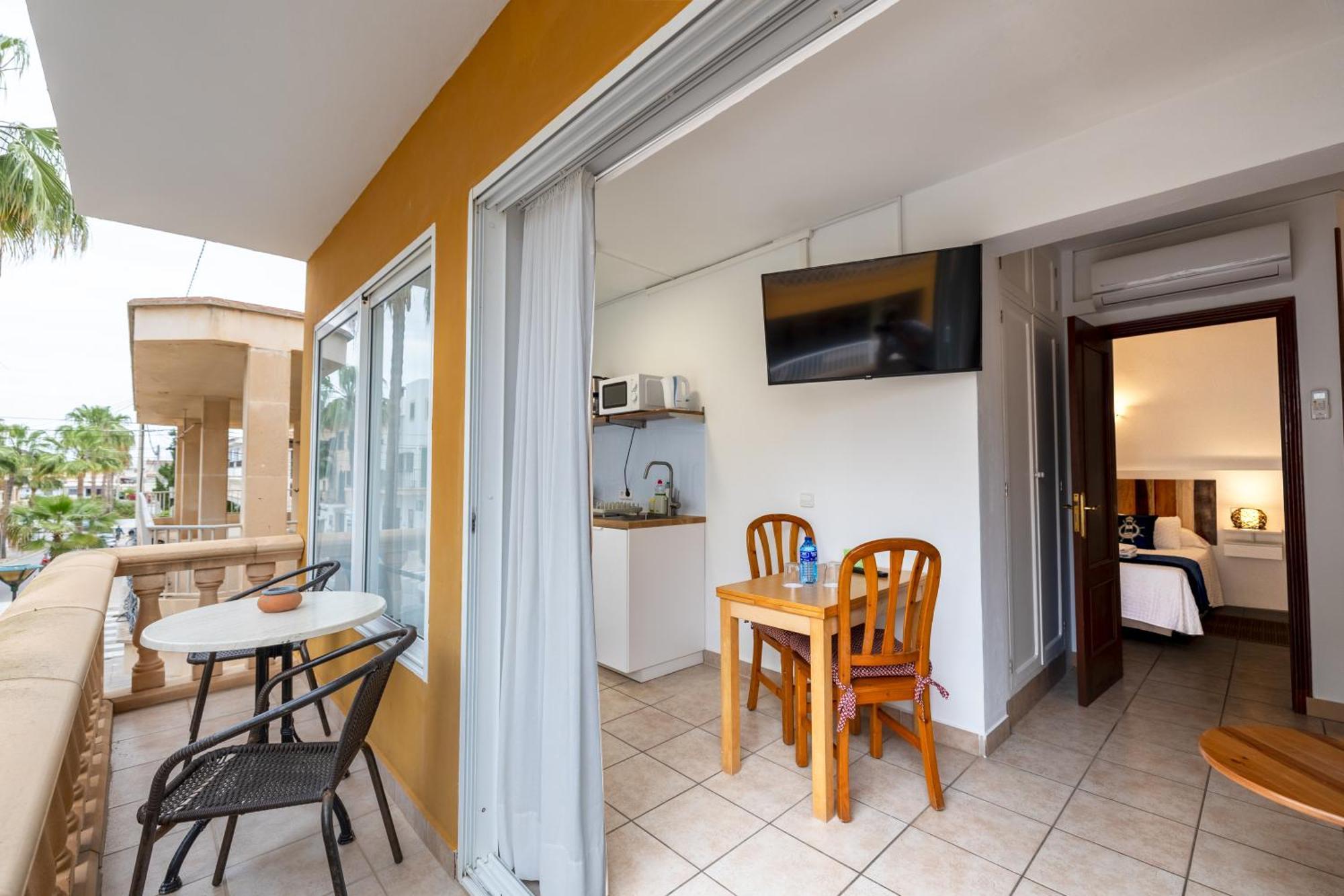 Hostal Doris - Adults Only Colonia de Sant Jordi Rom bilde