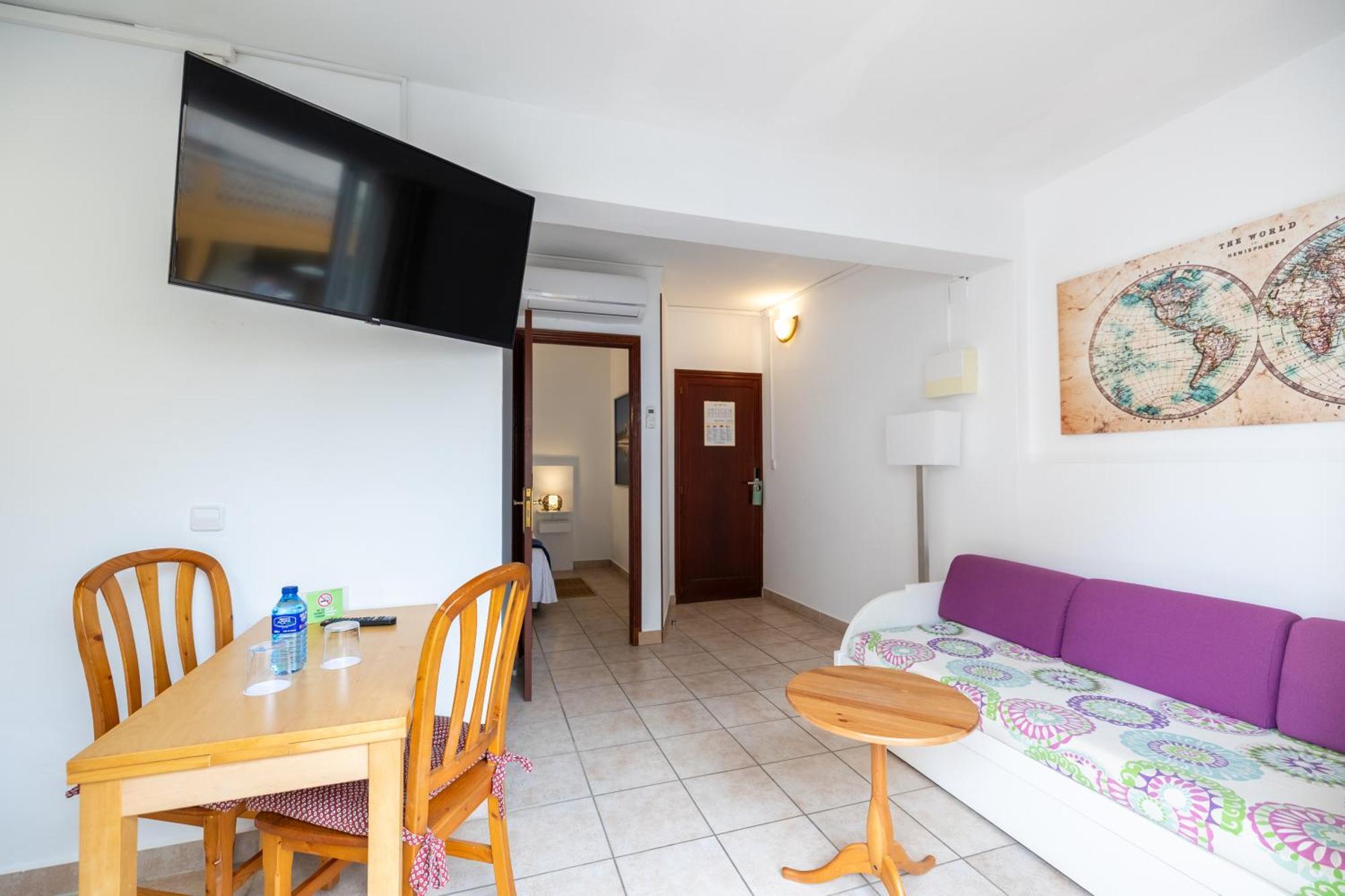 Hostal Doris - Adults Only Colonia de Sant Jordi Rom bilde