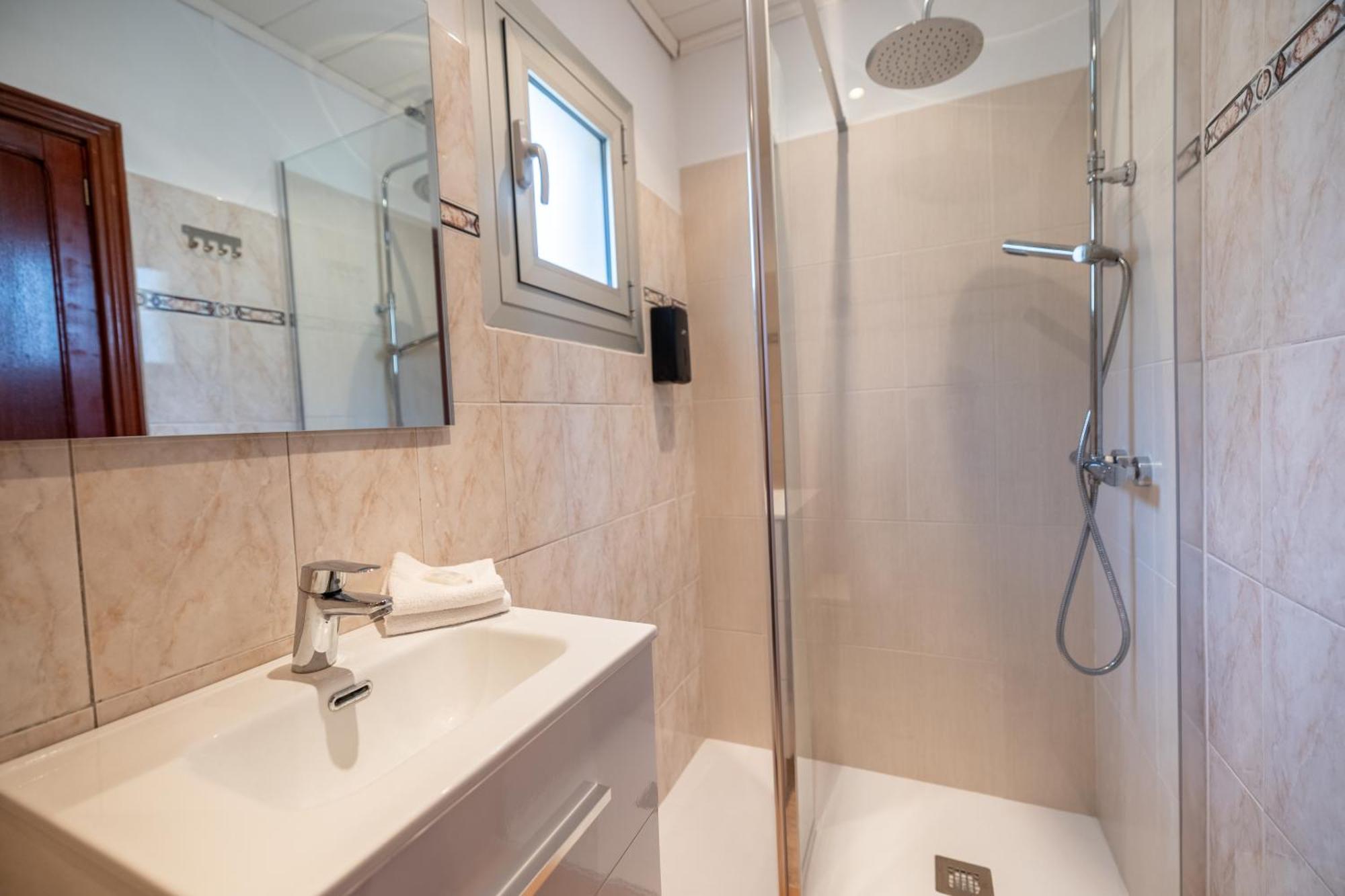 Hostal Doris - Adults Only Colonia de Sant Jordi Rom bilde