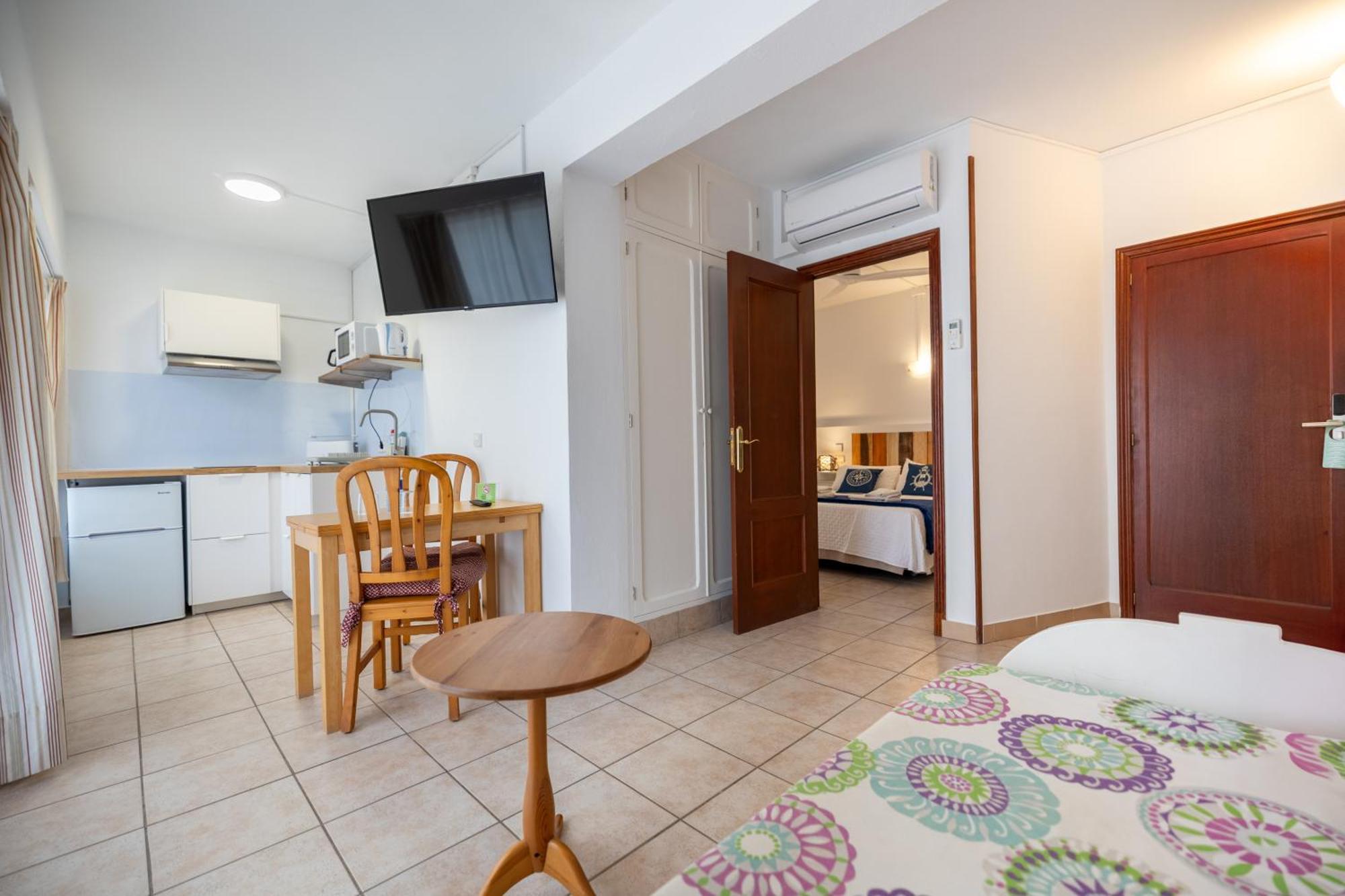 Hostal Doris - Adults Only Colonia de Sant Jordi Rom bilde